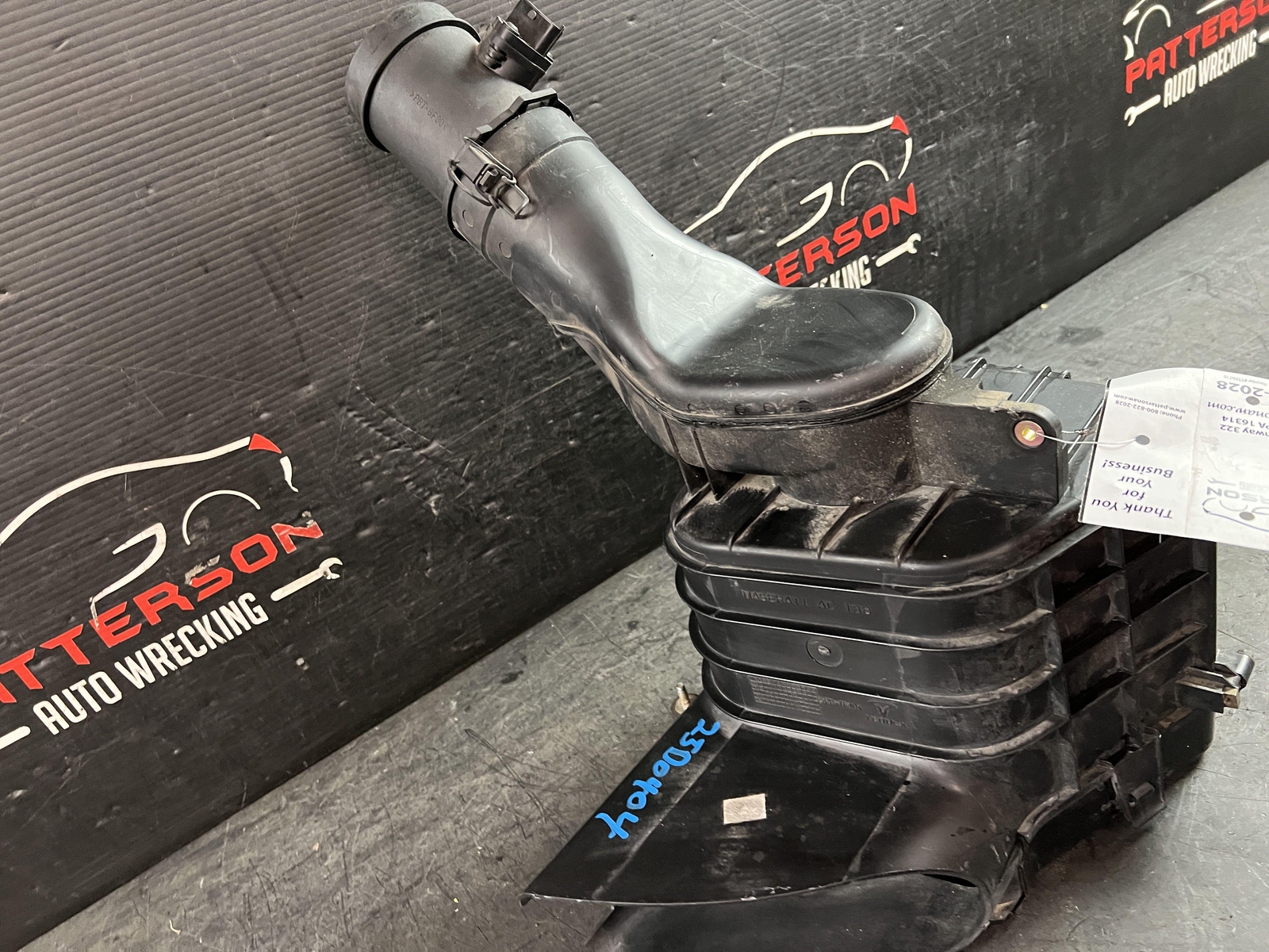 2002 MASERATI SPYDER 4.2 AIR INTAKE CLEANER FILTER BOX WITH TUBES