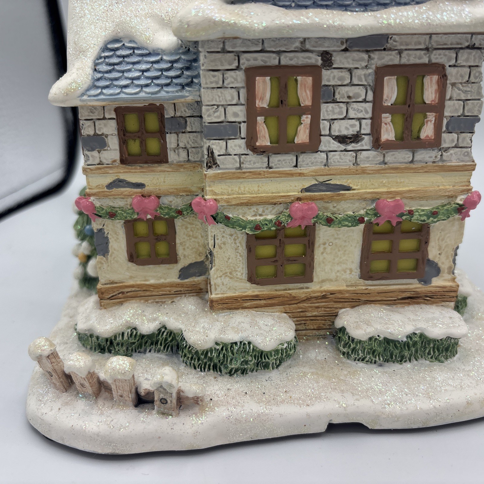 Hawthorne Precious Moments Christmas Carol Village Bob Cratchit House R77