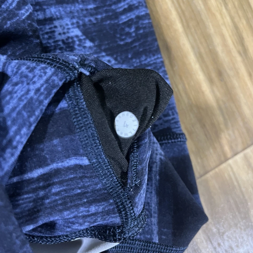 Lululemon Active Leggings Girls 4 Blue Stretch Striped Full Length Geometric - Image 4 of 4