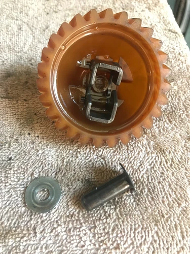 JOHN DEERE LT155  15 HP KOHLER 426CC CV15S GOVERNOR GEAR Image 1 of 4