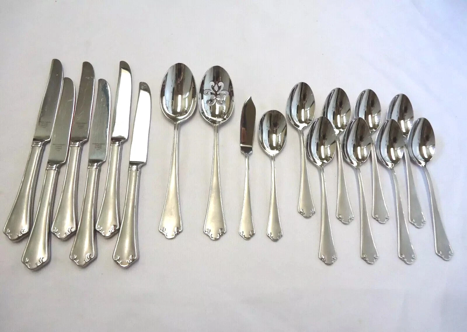 REED & BARTON ASHLAND STAINLESS FLATWARE CHINA 18-PIECES
