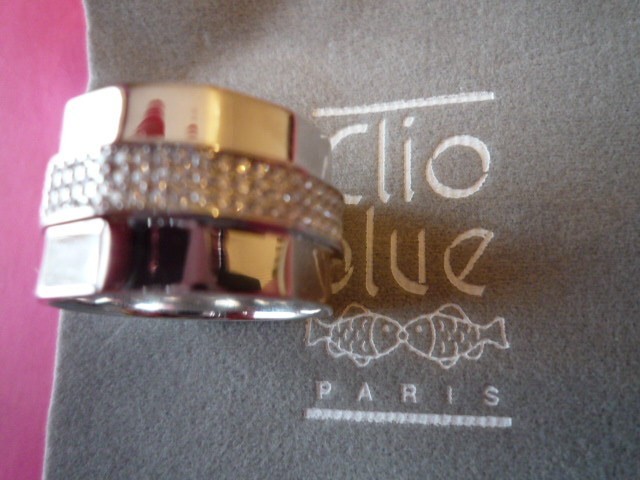 Bague Clio Blue argent large anneau cannelé serti de zircons pour femme