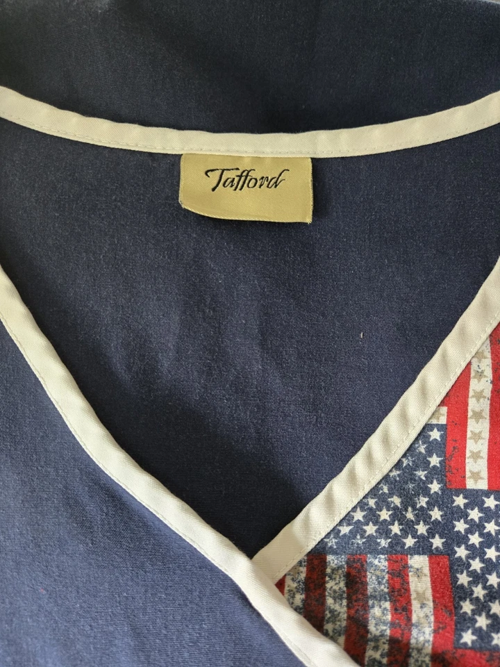 TAFFORD Scrub TOP size 3XL-RED/White/BLUE Flag Print V-Neck-Chest 30.5"/L 28.5" - Image 3 of 4