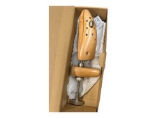 Wooden Adjustable Shoe Stretcher with Pressure Relief Knob