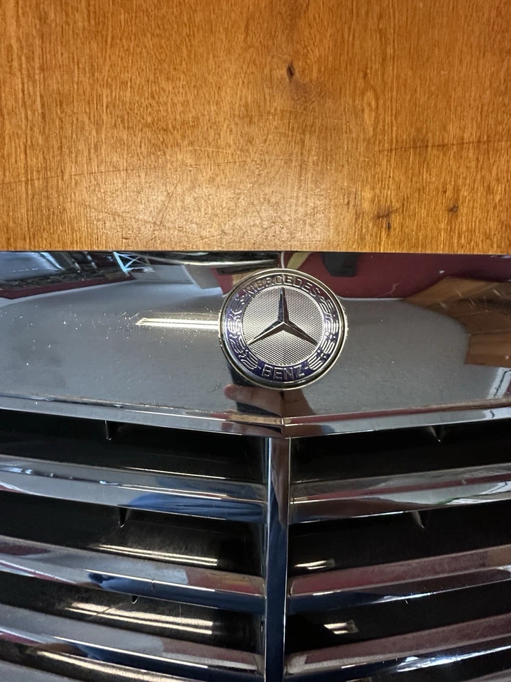 Mercedes-Benz W221 S550 2007-2009 parrilla central superior con emblema OEM cromado Foto 4 de 4