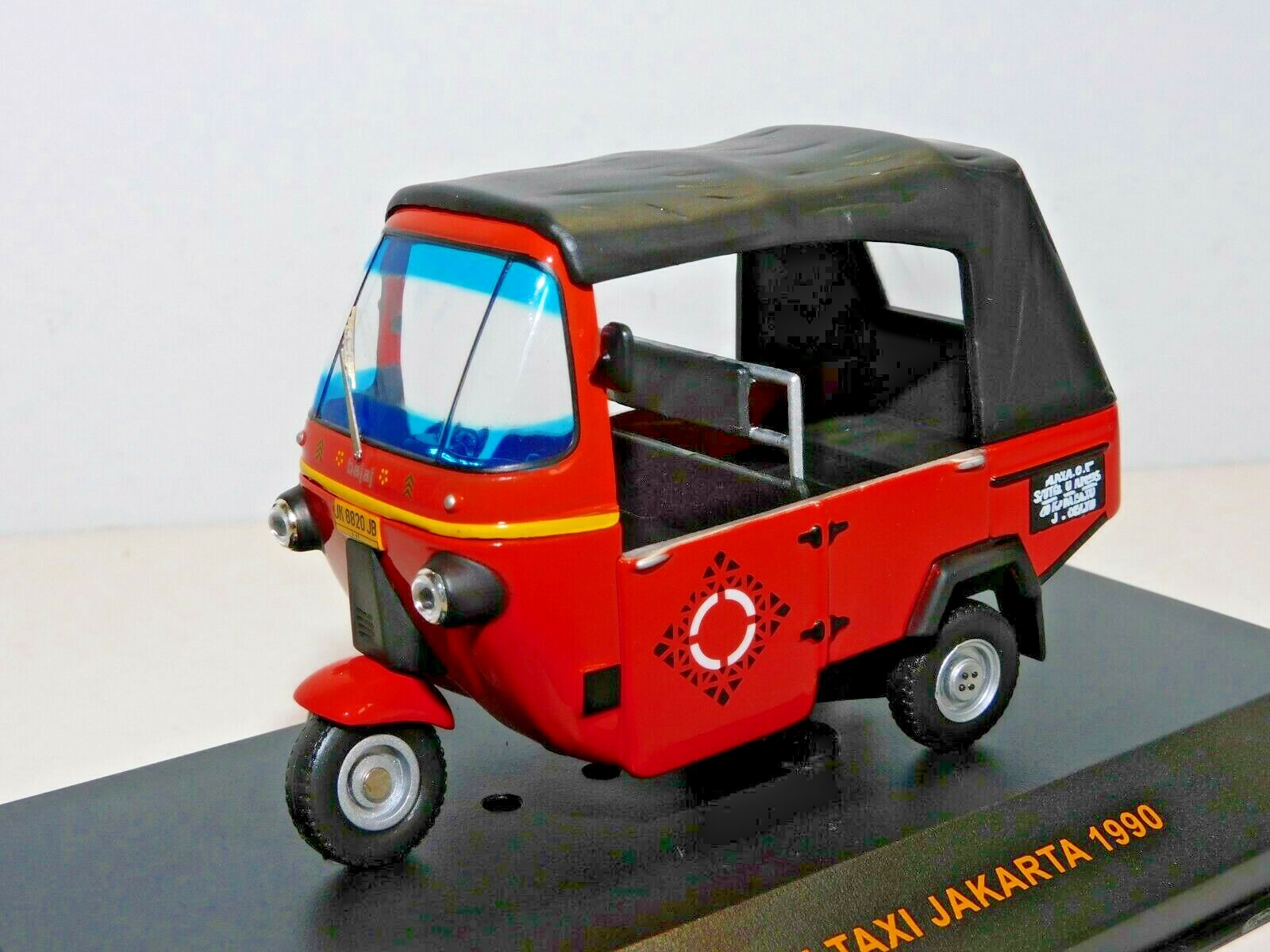 IXO BAJAJ TAXI JAKARTA 1990 1/43 CLC087