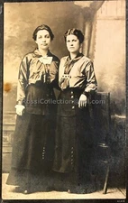 RPPC_036 Real Photo Postcard Women, Mother & Daughter, Sisters