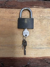 VTG,Dolphin Lock w/2 Keys. It Works.