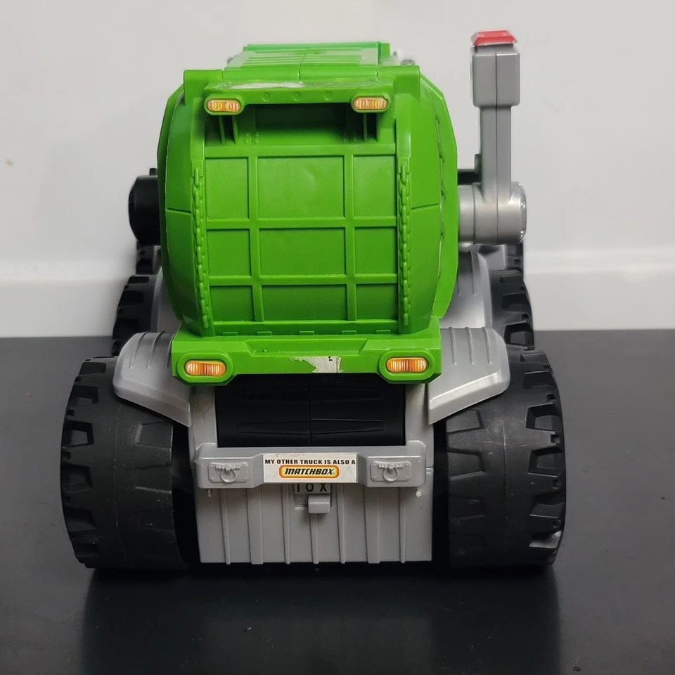 Matchbox Stinky The Garbage Truck Interactive Robot Talking 12 Inches DXT65 2009 - Image 4 of 4