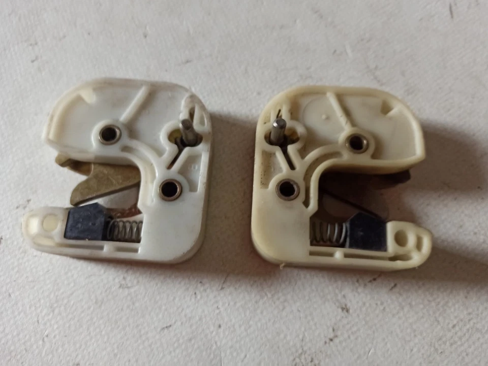 2 loquets de serrures neuves gauche et droite CITROEN CX - Photo 1/4