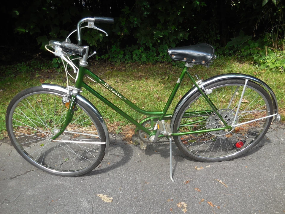 Original Vintage 1973s Schwinn(Chicago) Collegiate Women's Green Bicycle - Image 2 of 4