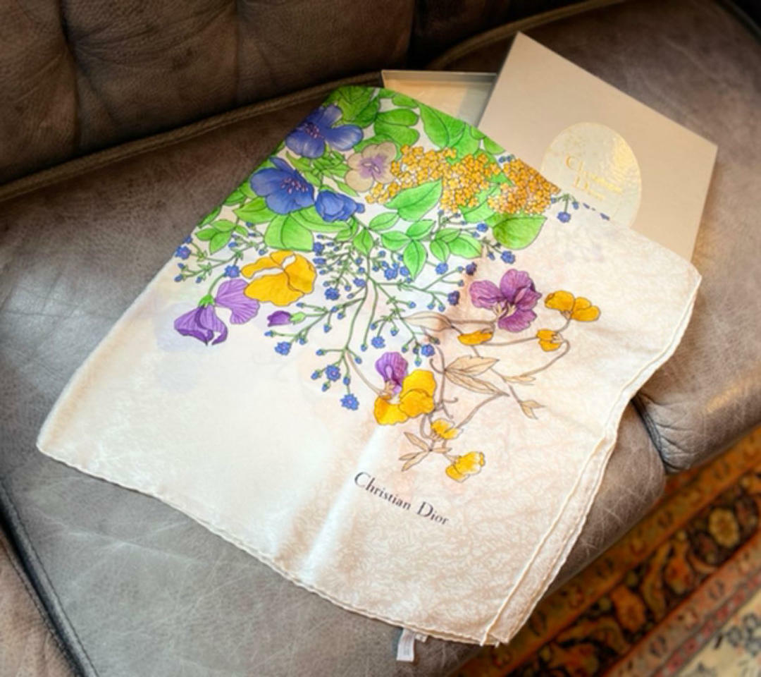 ChristianDior Silk Scarfクリスチャンディオール　スカーフ Christian Dior】クリスチャンディオール シルクスカーフ 中古の