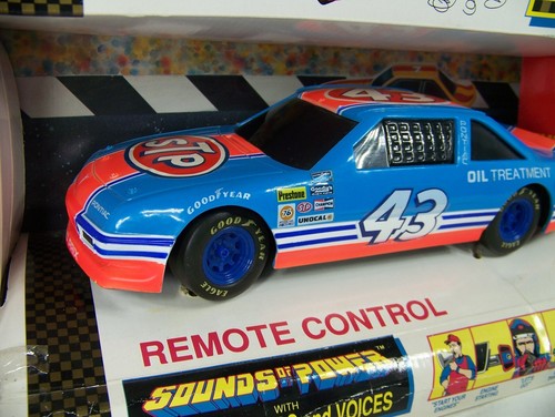 RICHARD PETTY TALKING ELECTRONIC LARGE 1:16 STP NASCAR #43 STILL WORKS ! - Picture 7 of 13