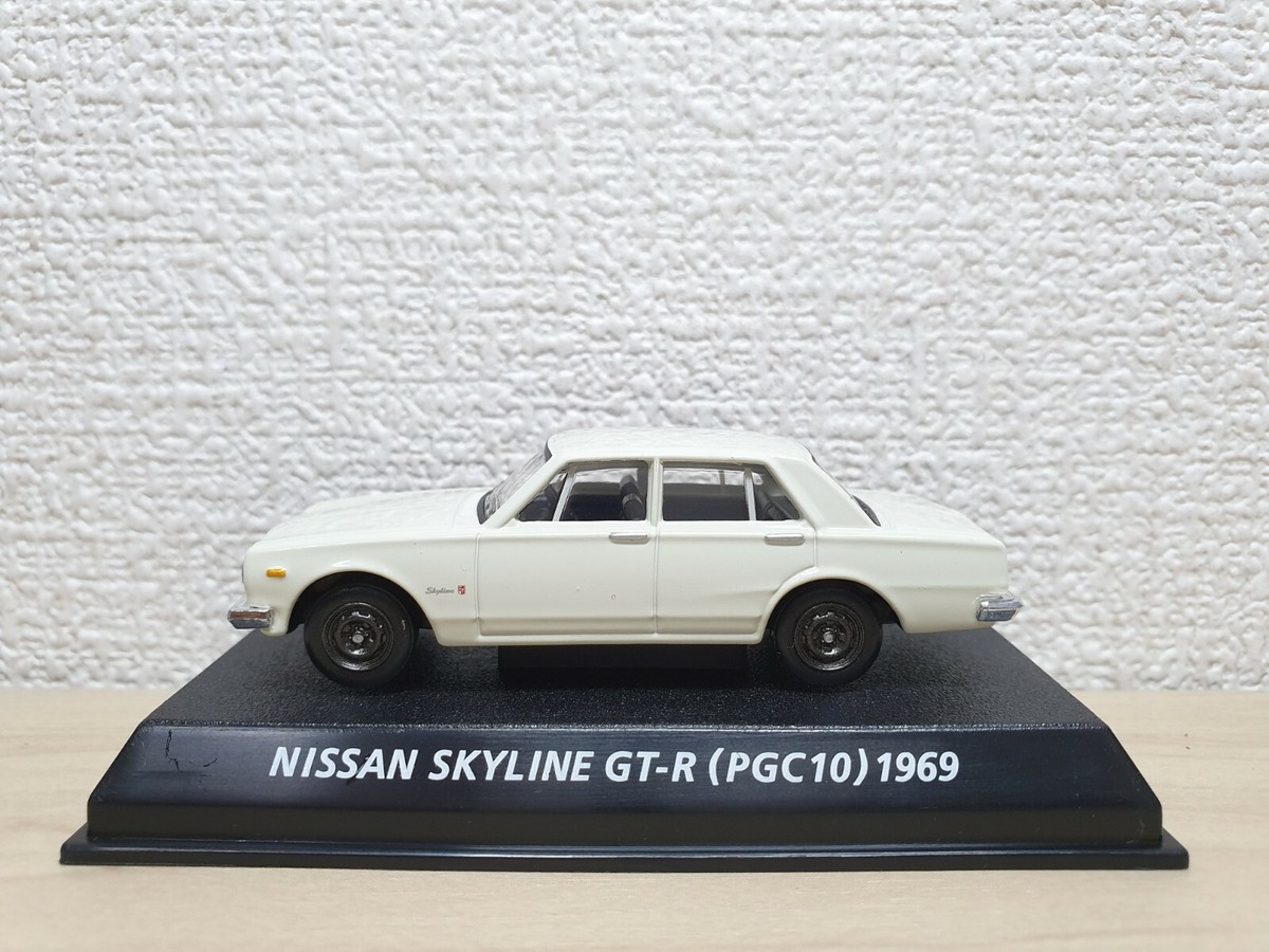 Nissan Skyline GT-R (PGC10) 1969 ミニカー 1/64 Konami 1969 NISSAN SKYLINE GT-R PGC10 WHITE diecast car model