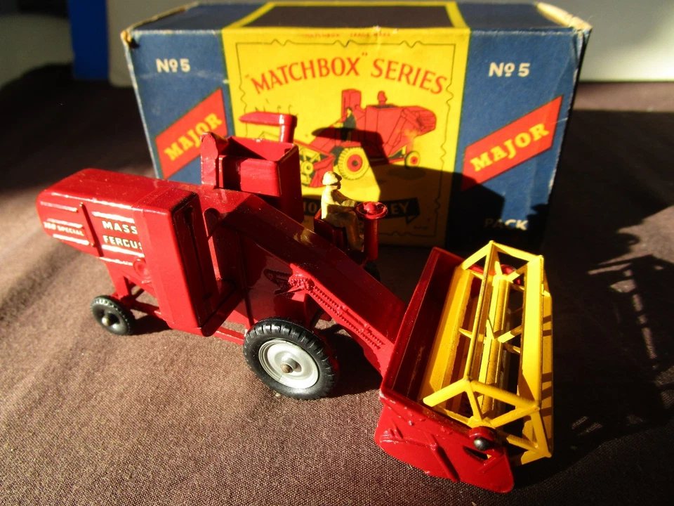 LESNEY MATCHBOX MOKO MAJOR PACK M5 MASSEY FERGUSON COMBINE HARVESTER VNM +VG BOX - Image 4 of 4