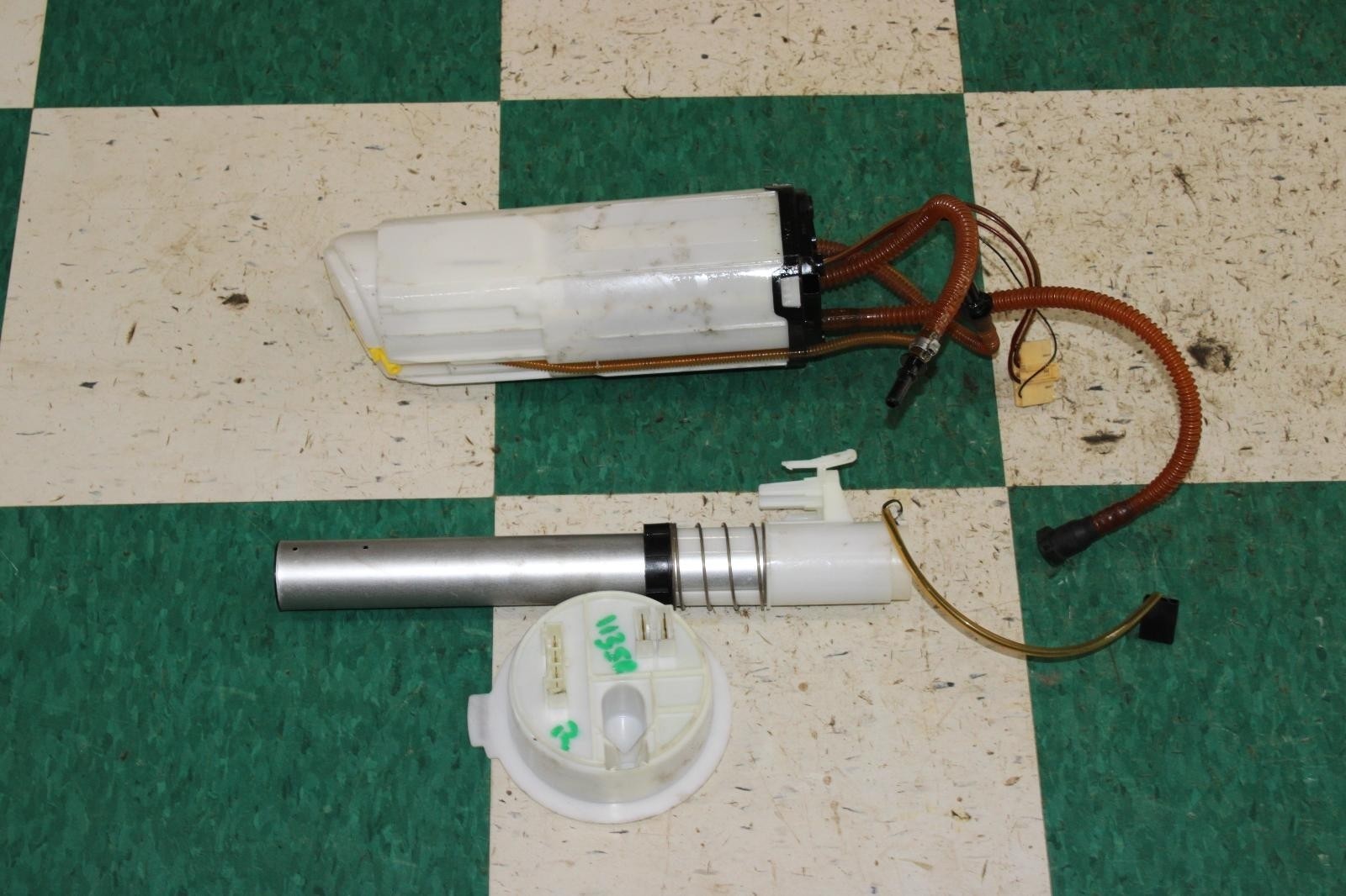 13-18 Flying Spur 6.0L Motor Engine RH Right Gas Fuel Pump Unit OEM OE Factory