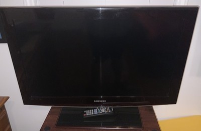 2009 Samsung Model No. LN32B460B2D HD (720p) LCD Television, 32''