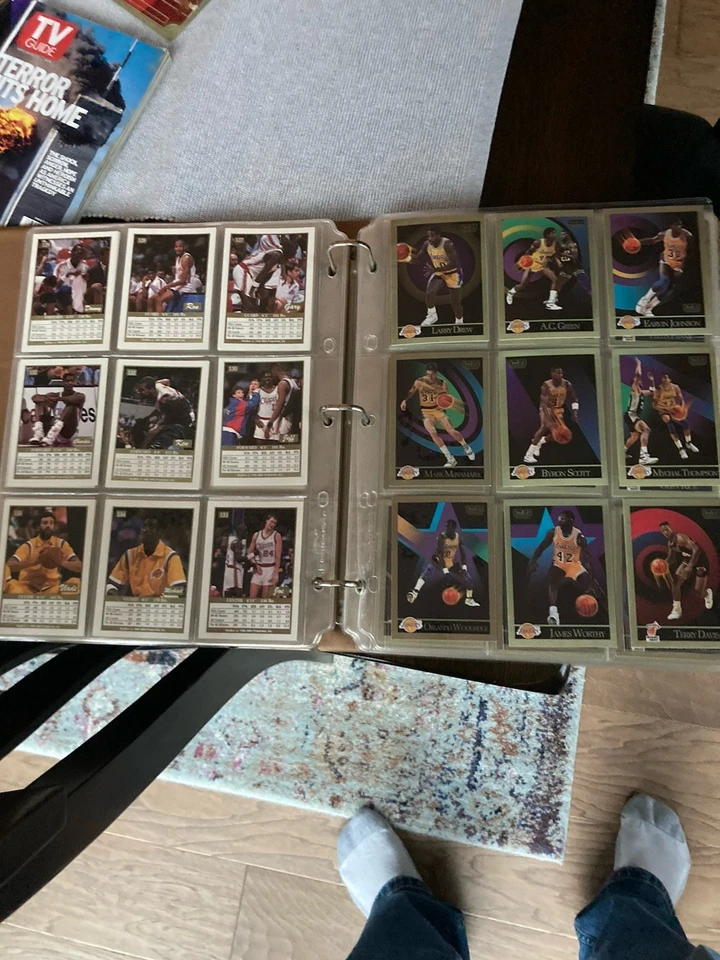 Conjunto completo de cartas 1990-91 NBA Skybox 1-423 em edição inaugural fichário - Imagem 2 de 4