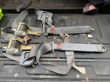 89-92 Toyota Pickup 4runner Seat Belts Receivers - Medium Gray Bucket Seats
