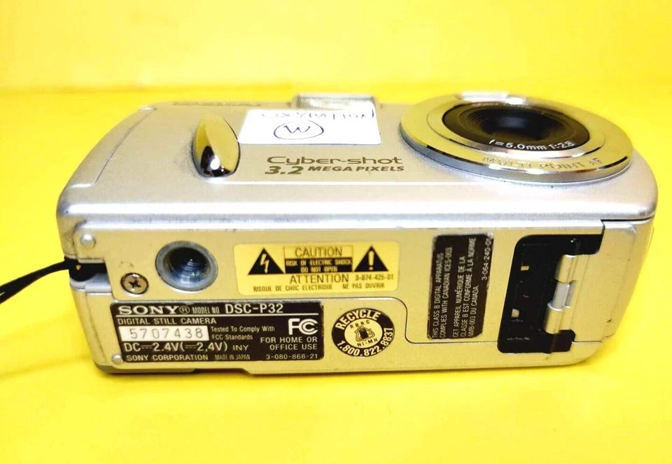 SONY CYBER-SHOT DSC-P32 DIGITAL CAMERA COMPACT 3.2MP MANUAL AUTO FOCUS 1.6" CCD - Image 3 of 4