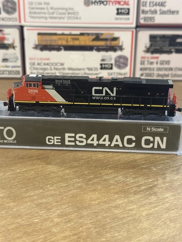 Locomotora Kato N Canadian National ES44AC #CN 2898 ligeramente usada | Condition: Used