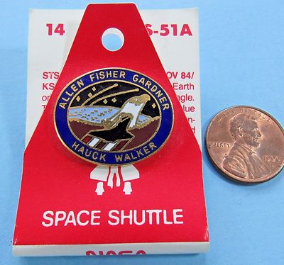 PIN enamel NASA '80s vtg STS-51A Space Shuttle DISCOVERY Hauck Walker - MOC