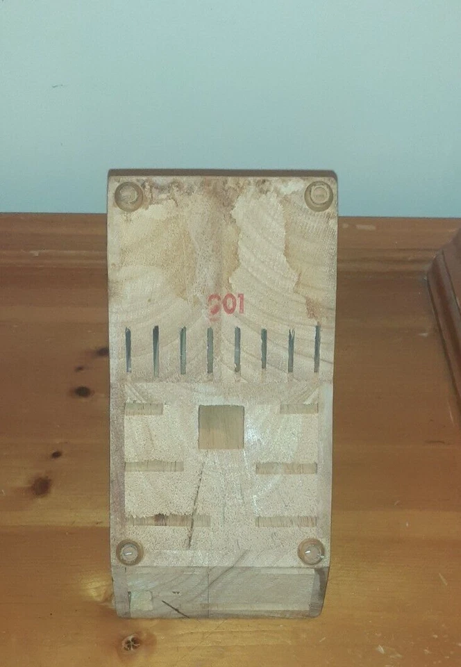 Bloque de cuchillos Henckels (solo bloque) estampado 201 en la parte inferior 8 ranuras para cuchillos para carne Foto 4 de 4