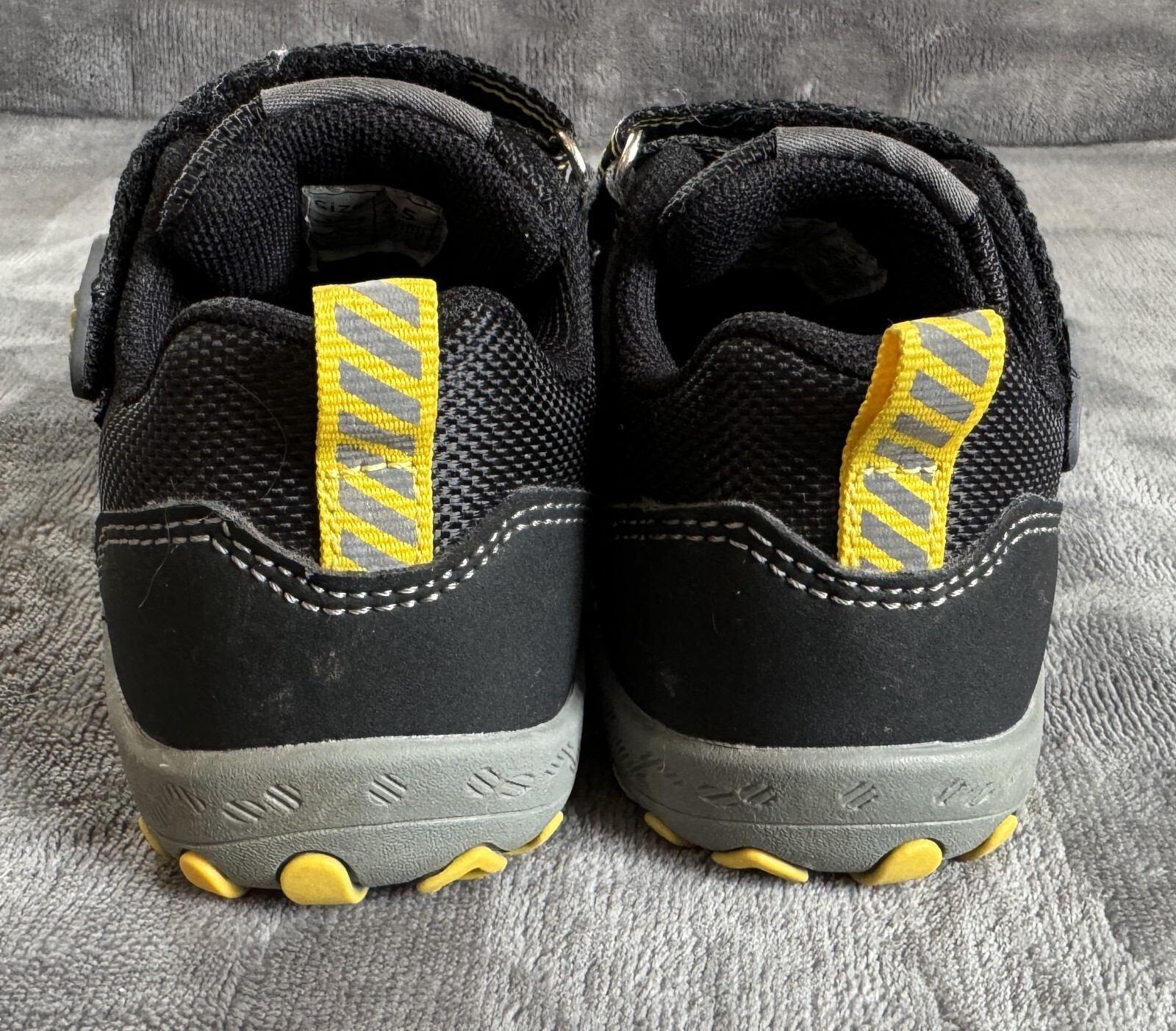 SAOLA Scarpe da trekking Mishansha Little Boys nere gialle sneakers alla caviglia taglia EU 25 US 8 5