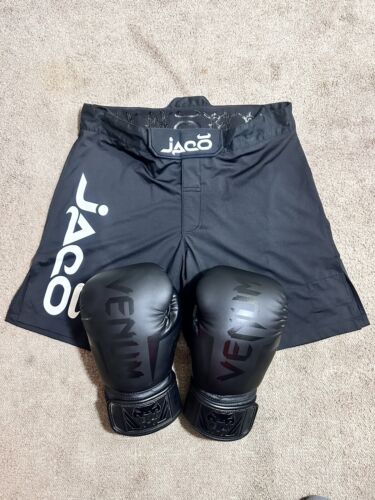 Pantaloncini Jaco MMA taglia 34 X guanti Venum Elite 16 oz pacchetto - Foto 1 di 4