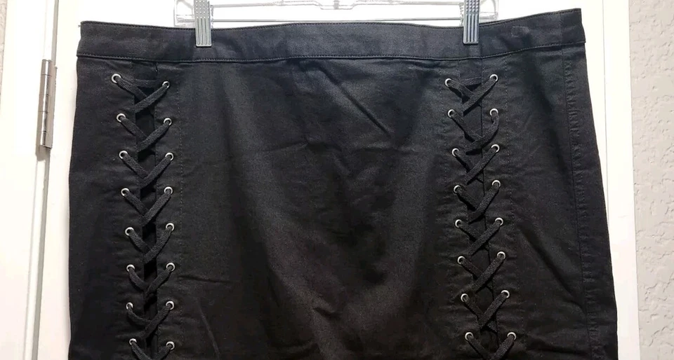 VTG Tripp NYC Lace Up Corset Pencil Skirt Black Lacy Laceup Y2K Goth Size 22 - Image 3 of 4