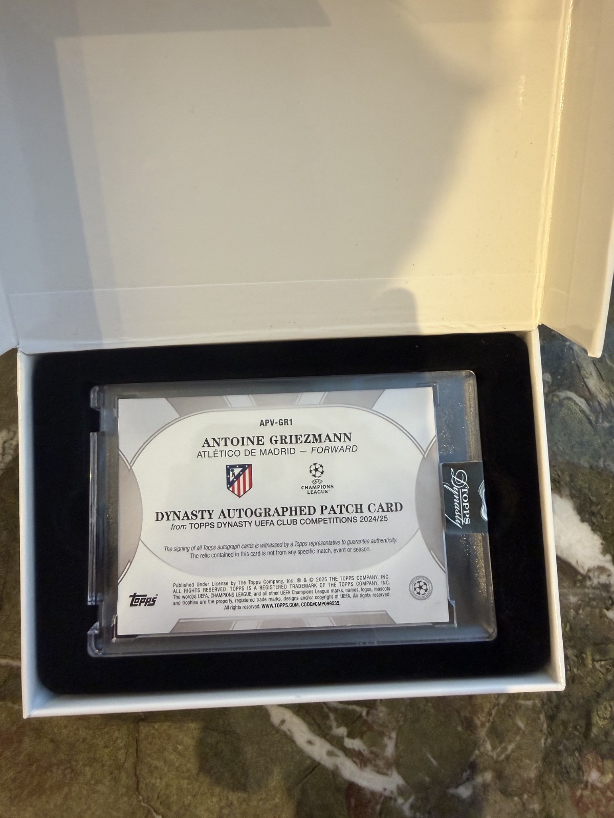ANTOINE GRIEZMANN 2024-25 TOPPS DYNASTY UCC MATCH-WORN PATCH AUTO 2/5 ATLETICO view 3