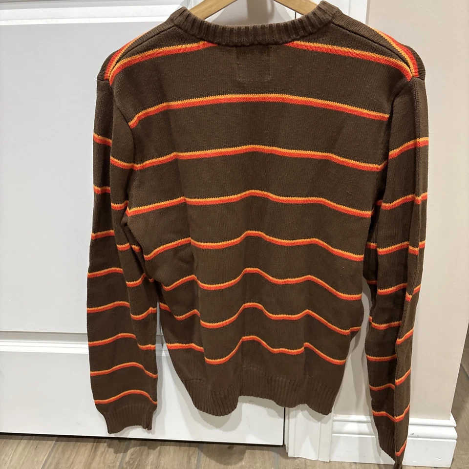 Suéter Hollister Cuello en V Marrón con Rayas Naranja Talla Mediana Foto 3 de 4