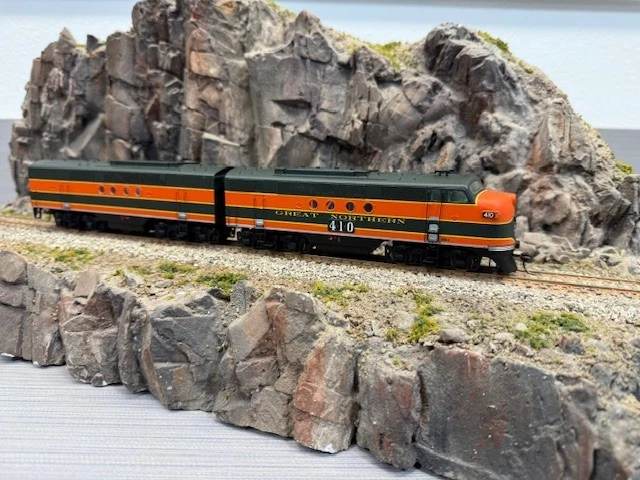 Intermountain Great Northern FT AB HO Locomotives #410 with DCC & Sound - Image 4 of 4