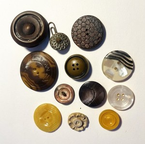 vtg lot of 12 celluloid bakelite other buttons