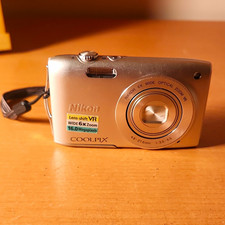 Nikon COOLPIX S3300 Compact Camera 16MP 6x Optical Zoom Silver