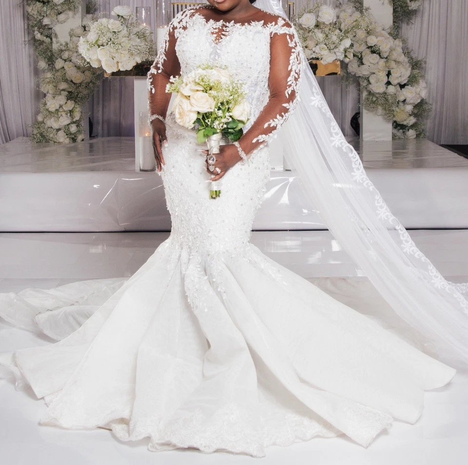 Luxury Lace Mermaid Wedding Dress w/ Long Train & Illusion Sleev - Image 3 of 4