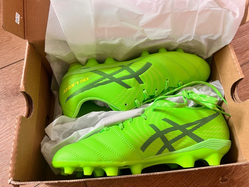 ASICS DS LIGHT JR GS 1104A054 Youth Soccer Shoes Cleats Green 5.5