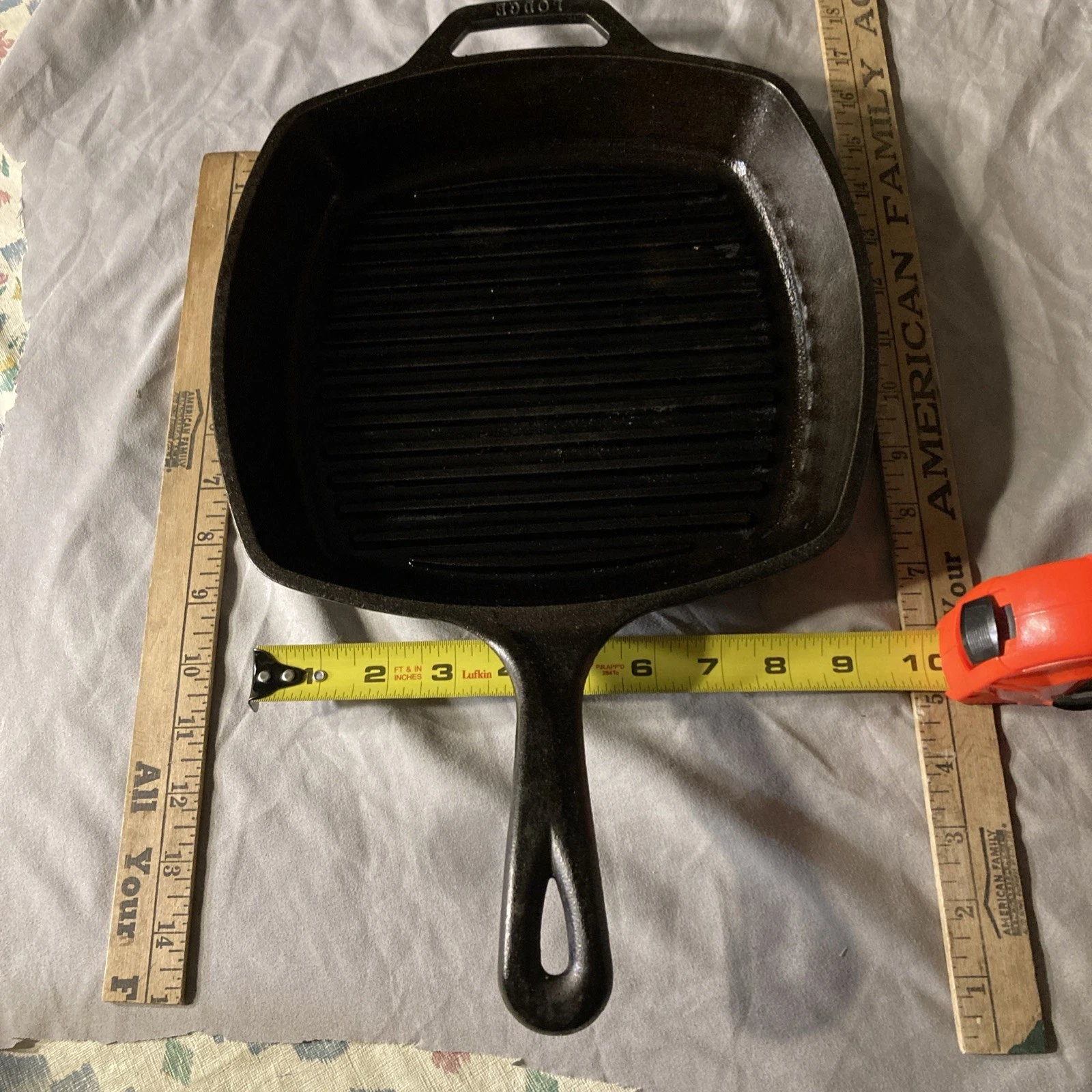 Lodge Square Cast Iron Skillet,Ribbed Bottom 2 Handles 17.25 Overall Length Pan