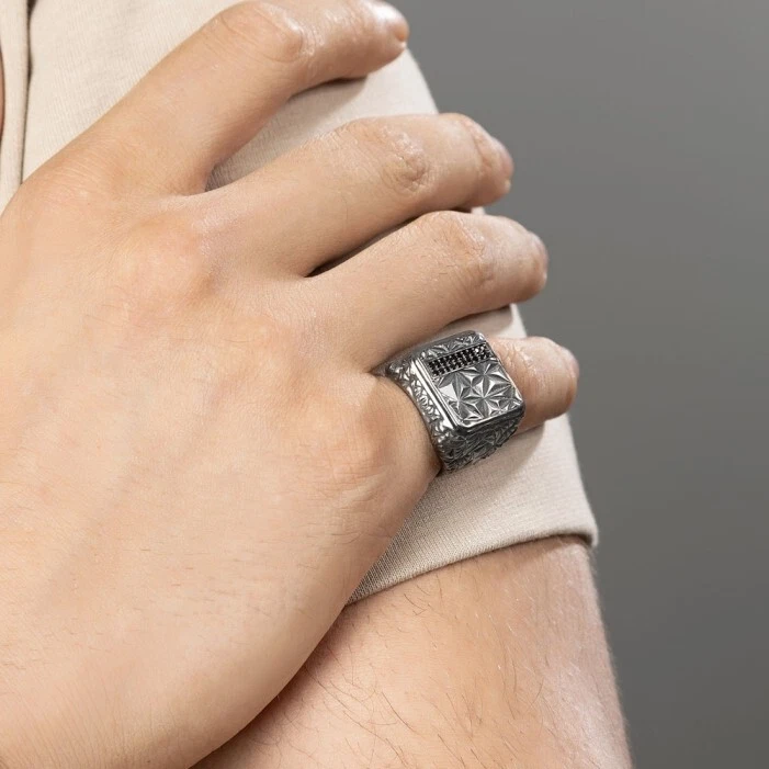 Anillo elegante único de plata 935 para hombre con corte redondo de 0,75 quilates de dos líneas de ónix negro Foto 4 de 4