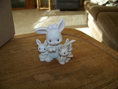 PRECIOUS MOMENTE Nativity 115274 Some Bunnys Sleeping Figurine 1988 EXCELLENT!!