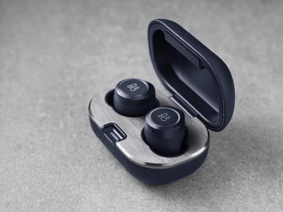 Bang & Olufsen E8 2.0 Bluetooth Headphones - Indigo Blue - ONLY RIGHT IS WORKING - Image 3 of 4