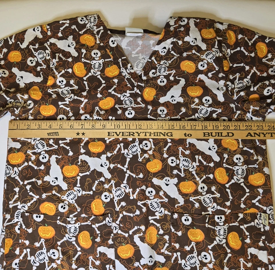 Tafford Halloween Ghosts Skeletons Pumpkins Unisex Scrub Top SEE MEASUREMENTS  - Image 4 of 4
