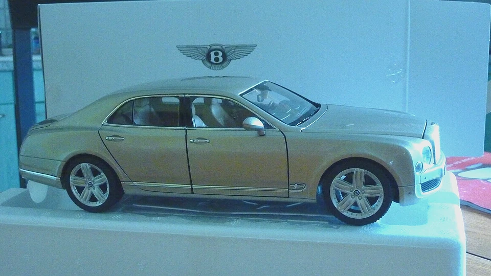 Bentley MULSANNE- by RASTAR 1:18 BEIGE - TBEG - Photo 1/1