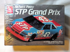 New In Box 1990 AMT 43 Richard Petty STP Grand Prix 1/25 Scale Model Kit 6728