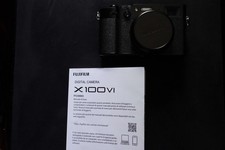 FUJI X100 VI NERA COMPATTA SENSORE 40 MP