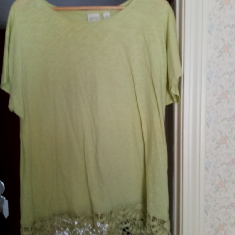 ZENERGY SHORT SLEEVE TOP WITH DELICATE CROCHET HEM SIZE L