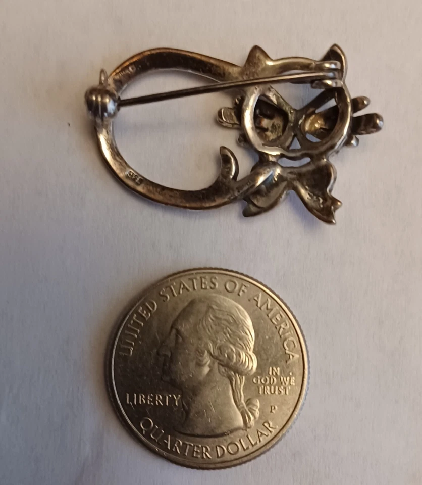 Broche prendedor Coldwater Creek gato plata esterlina marcasita y lazo esmalte rojo Foto 3 de 3