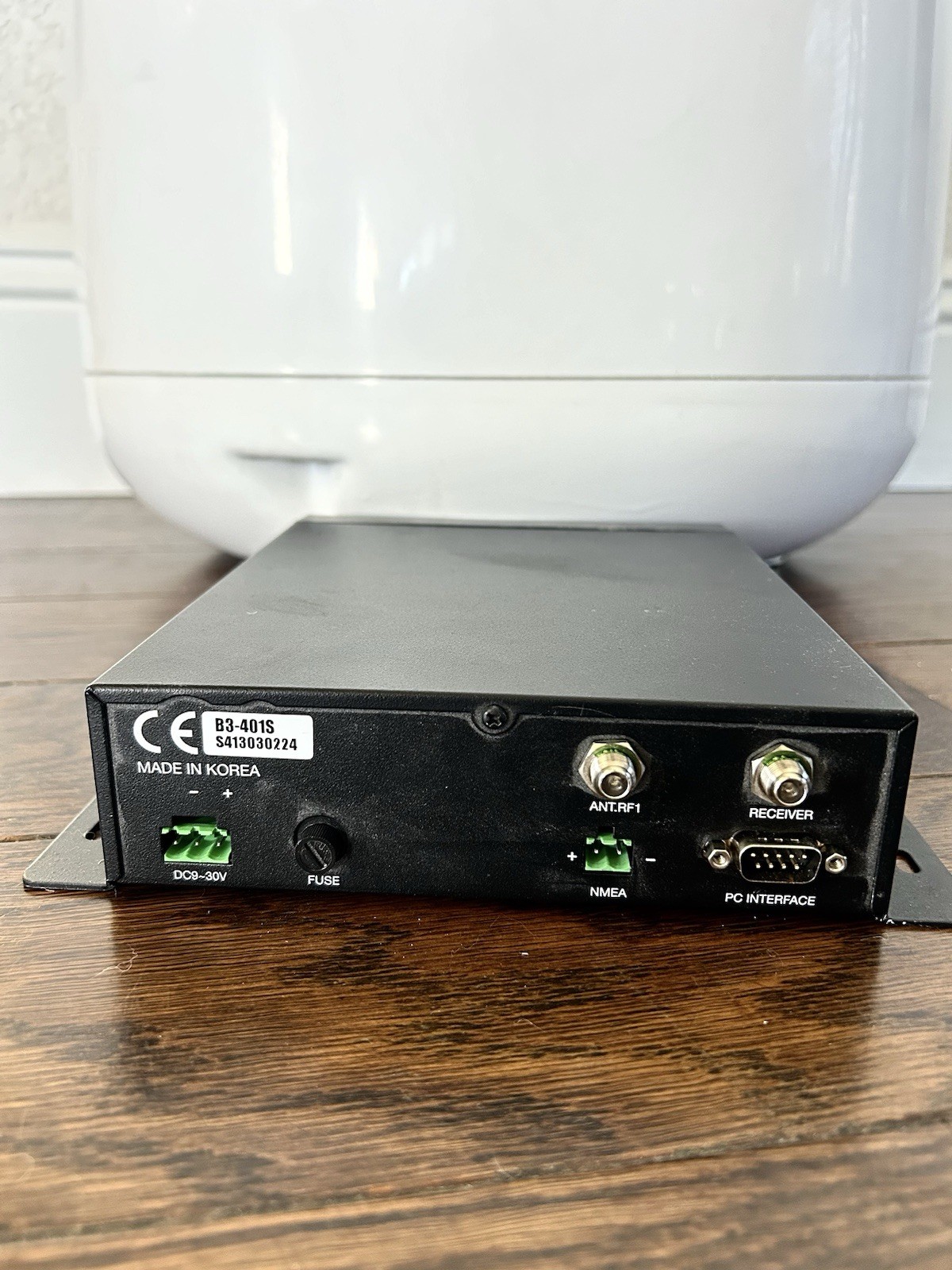 Intellian i4 B3-401S Marine Satellite TV System w/ North America LNB Receiver