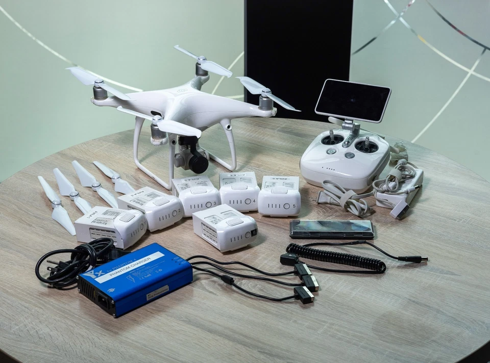 DJI Phantom 4 Pro + Quadcopter Drone with 4K60 Gimbal-Stabilized 20MP Camera - Image 2 of 4