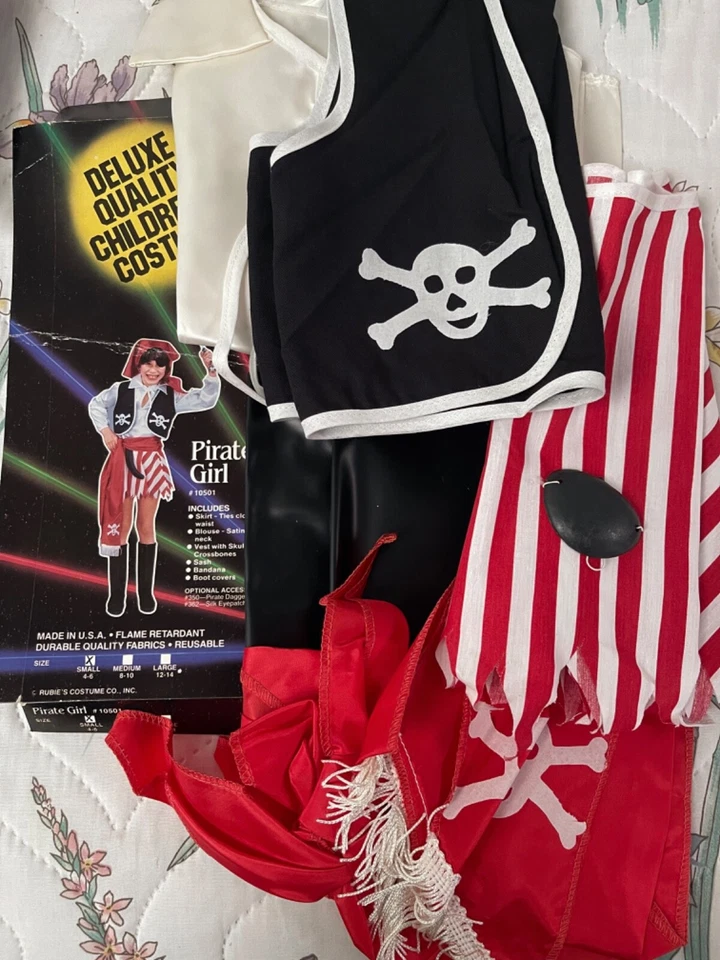 De colección. Nuevo de Lote Antiguo Disfraz de Rubí Deluxe para Niños "Niña Pirata" EE. UU. Ignífugo Pequeño Foto 2 de 4